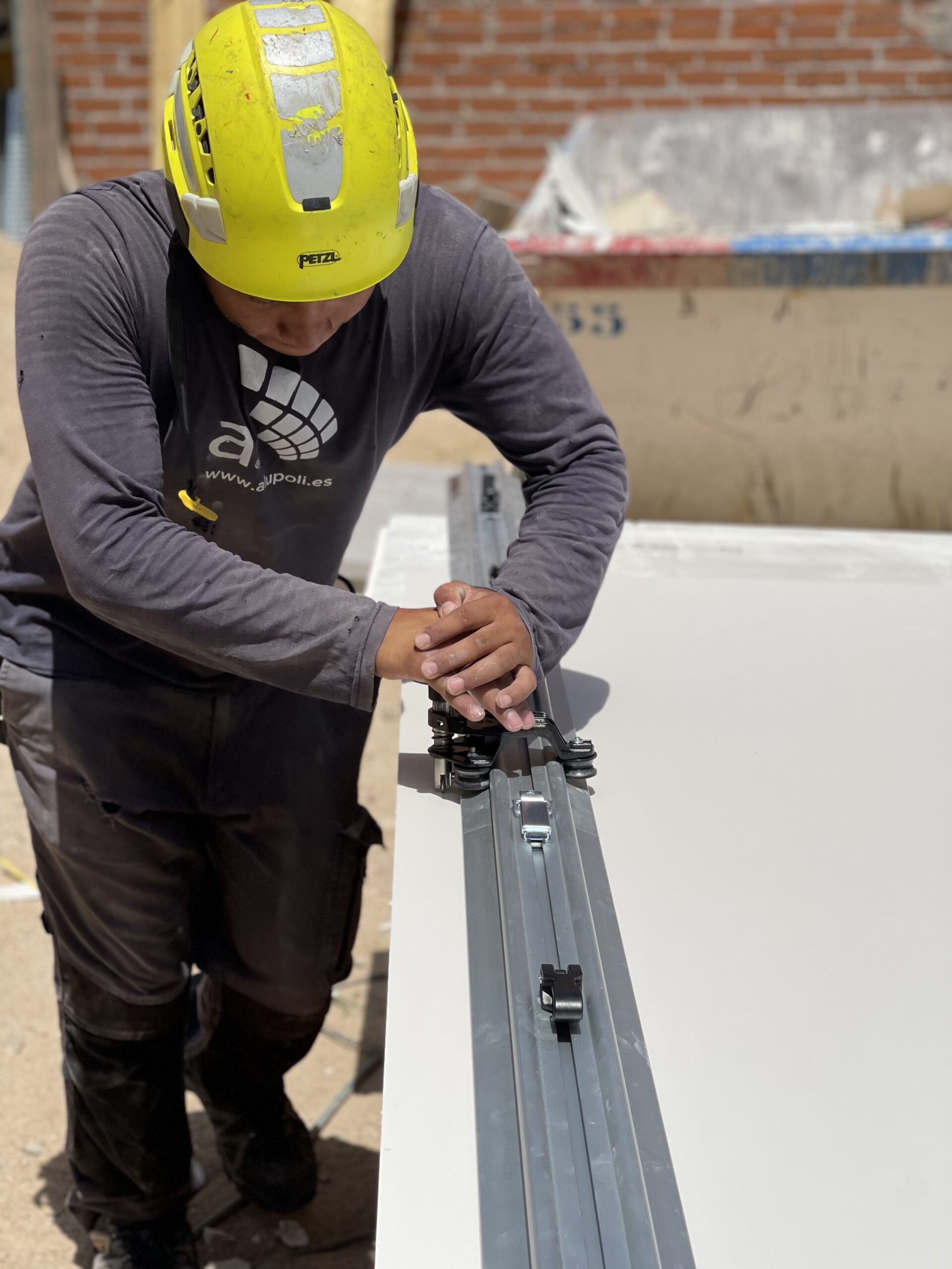 Fachada ventilada de cerámica técnica