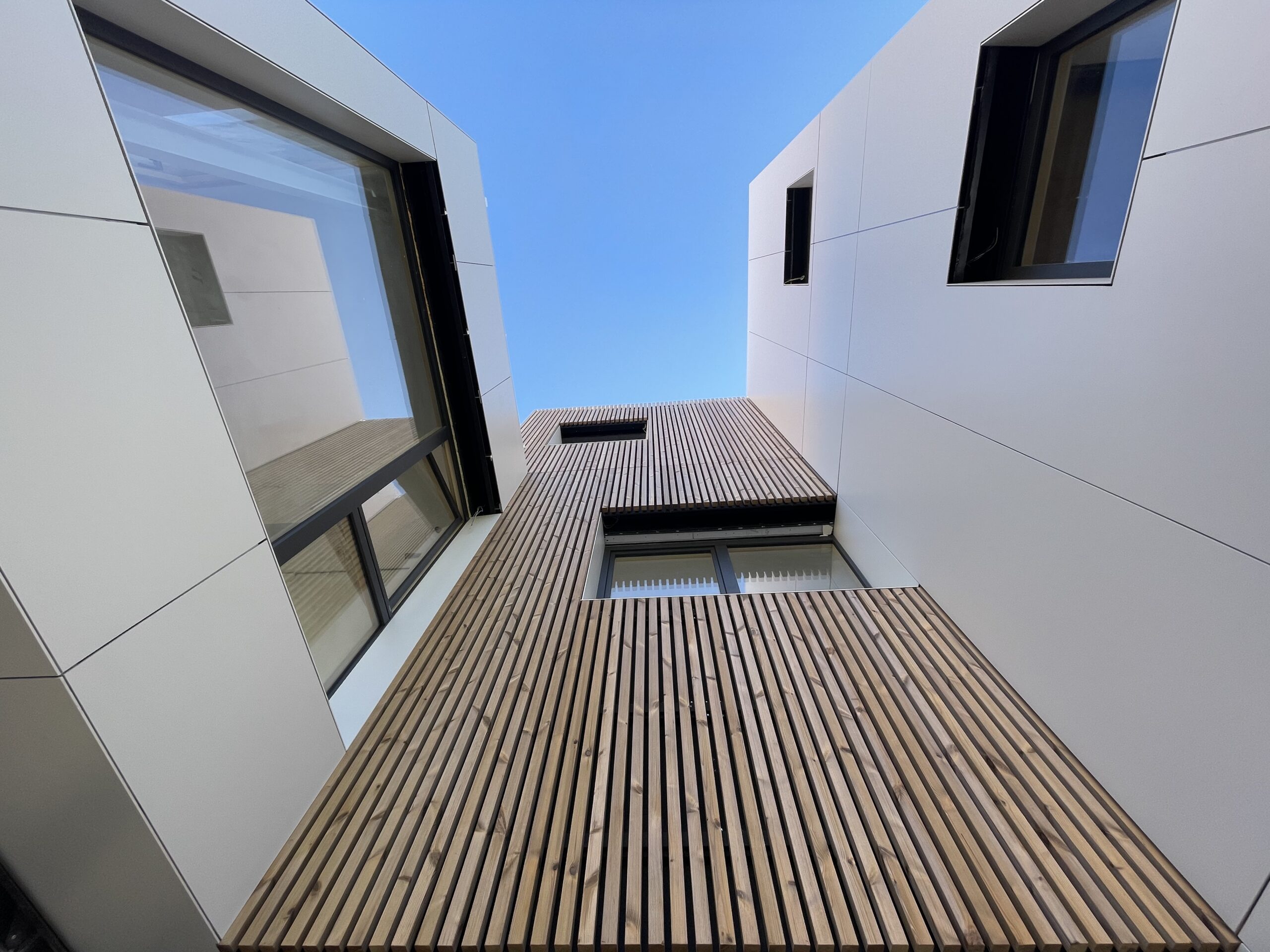 Revestimiento arquitectónico ejecutado por ALUPOLI